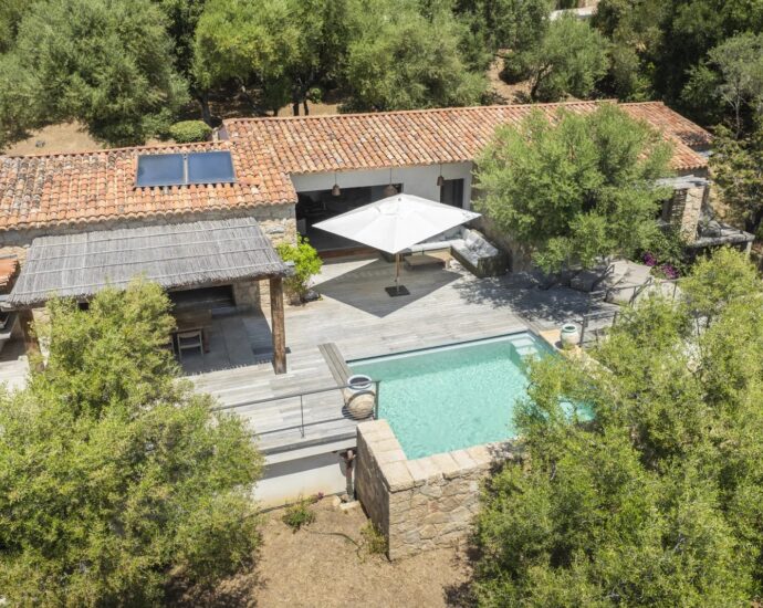 Olmeto, Villa 2 chambres, pied dans l&rsquo;eau, piscine, vue mer,