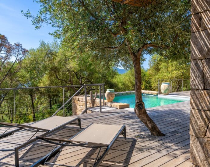 Olmeto, Villa 2 chambres, pied dans l&rsquo;eau, piscine, vue mer,