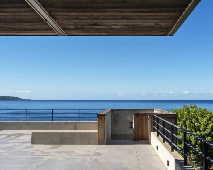 Abbartello, Olmeto, Architect-Designed Villa, 6 bedrooms, pool, Panoramic sea view, Walking distance to the beach