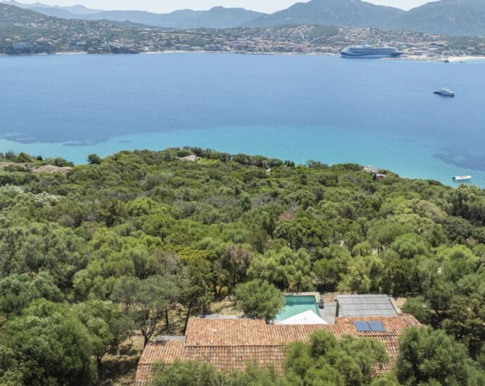 Olmeto, Villa 2 chambres, pied dans l&rsquo;eau, piscine, vue mer,