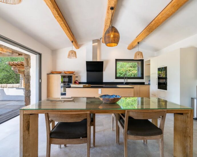 Olmeto, Villa 2 chambres, pied dans l&rsquo;eau, piscine, vue mer,