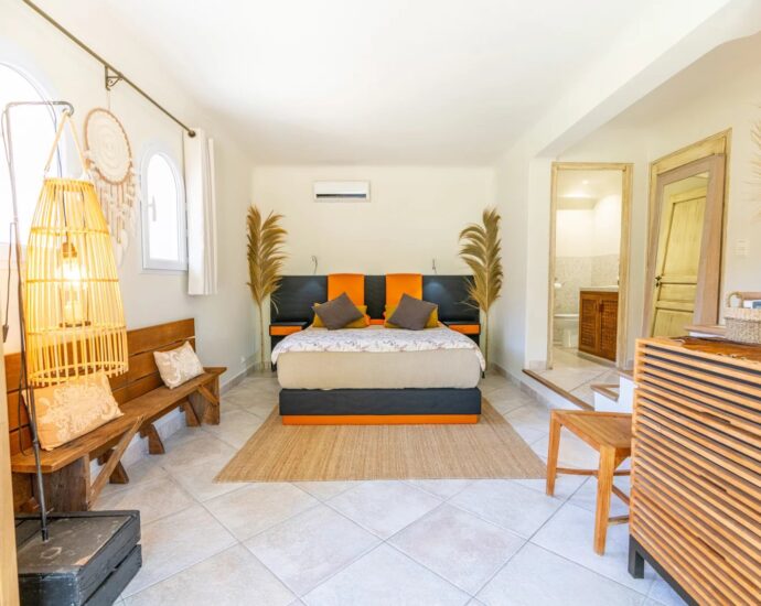 Palombaggia, 5 bedroom villa, swimming pool, sea and mountain views