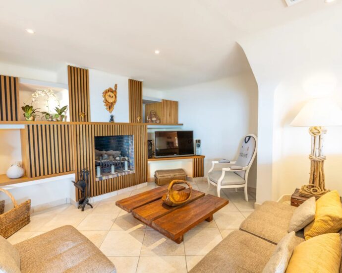 Palombaggia, 5 bedroom villa, swimming pool, sea and mountain views