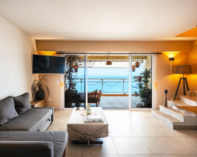 Ajaccio, Route des Sanguinaires, Duplex apartment, 4 bedrooms, panoramic sea view, walking distance to the beach