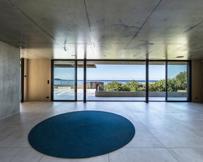 Abbartello, Olmeto, Architect-Designed Villa, 6 bedrooms, pool, Panoramic sea view, Walking distance to the beach