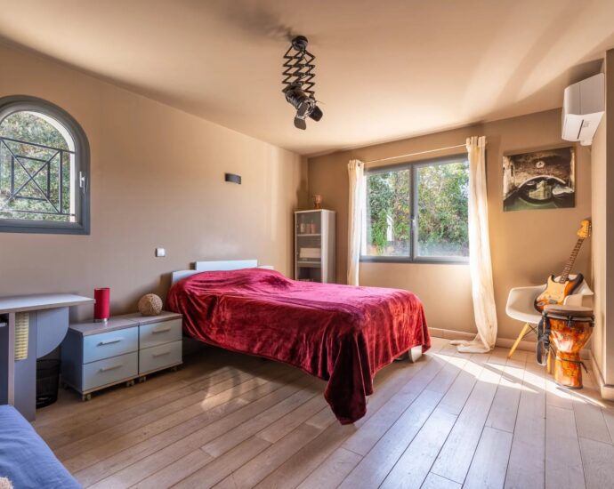 Oletta, villa d&rsquo;architecte, 5 chambres,  piscine, vue mer et montagnes panoramique proche plage