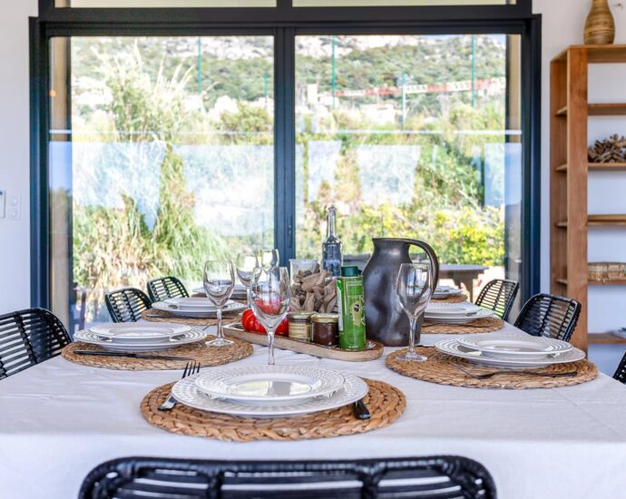 Lumio, 5 Bedroom Villa with Independent Apartment, Heated Pool, Close to the Beache