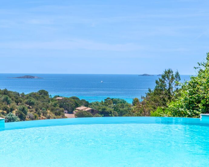 Palombaggia, 5 bedroom villa, swimming pool, sea and mountain views