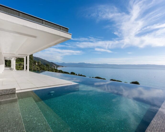 Ajaccio, Route des Sanguinaires, Contemporary Villa, Panoramic Sea View, 5 Bedrooms, Infinity Pool, Walking Distance to Beach