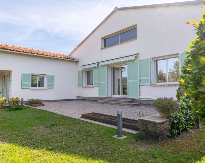 Ste Lucie de Porto-Vecchio,  Villa T4 vue montagnes, proche plage