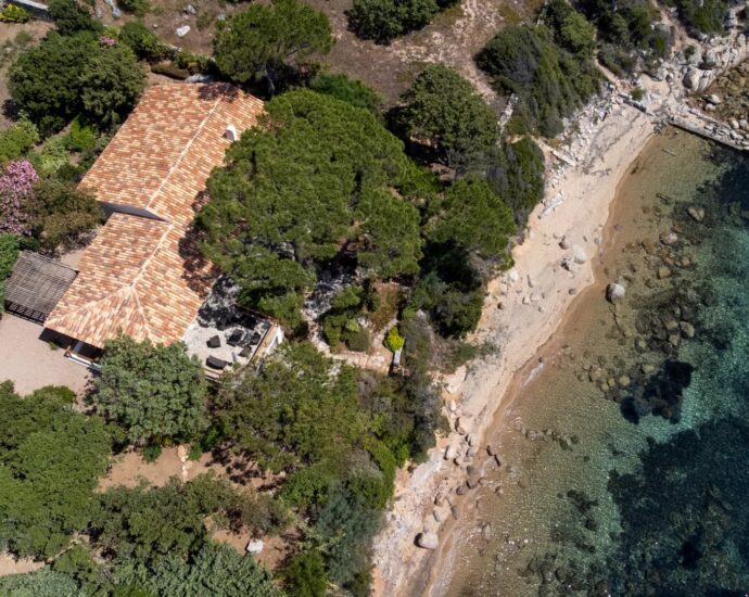 Porto Vecchio, Domaine de Cala Rossa, 5 chambres, vue mer et pied dans l’eau, Villa Mare