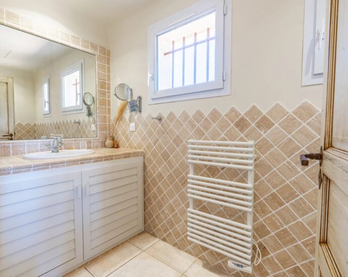 Palombaggia, 5 bedroom villa, swimming pool, sea and mountain views