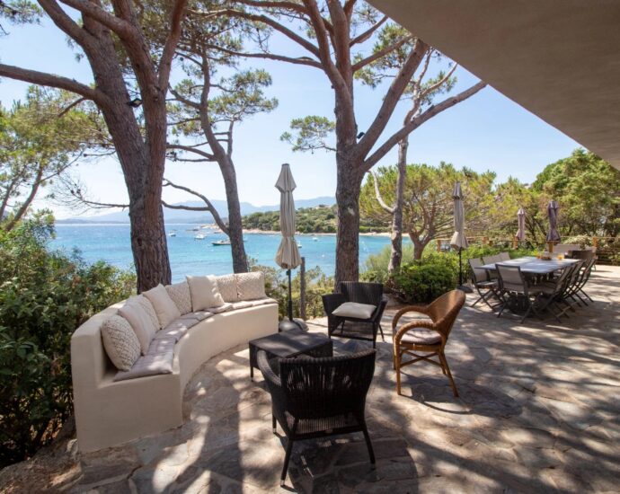 Porto Vecchio, Domaine de Cala Rossa, 5 chambres, vue mer et pied dans l’eau, Villa Mare