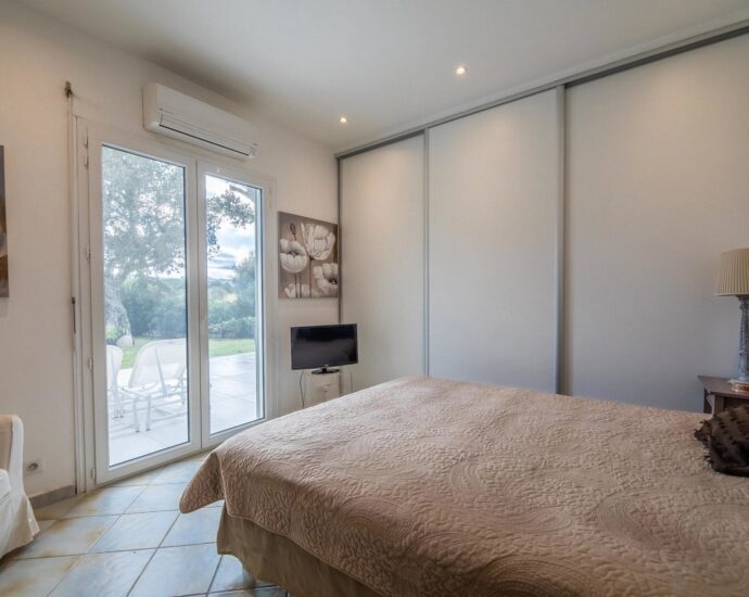 Porto-Vecchio, Domaine de Cala Rossa, villa 5 chambres, piscine et plage à pieds