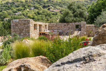 Pigna, villa d&rsquo;architecte, 4 chambres, piscine, vue village et montagnes, proche plage