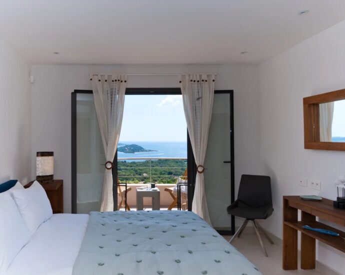 Porto-Vecchio, Villa vue mer panoramique, 4 chambres, piscine, proche plage