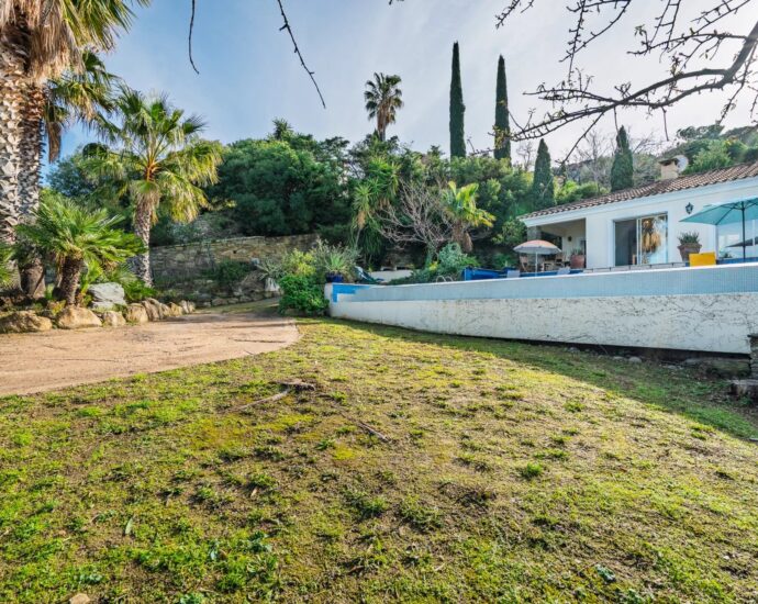 Saint-Florent, Villa vue mer panoramique, 4 chambres, appartement indépendant, piscine à débordement, proche plage