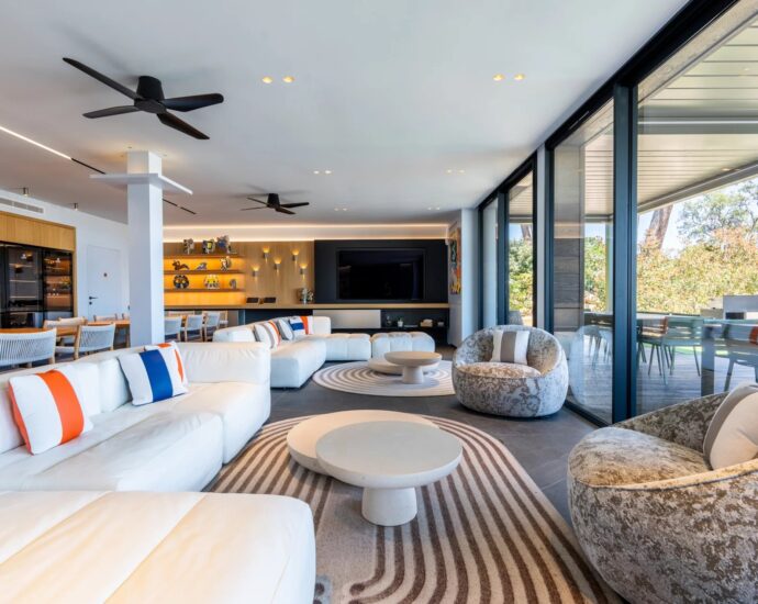 Caramontino, Villa-Hotel with Sea View, 8 Bedrooms with Private Pools, Swimming Pool, Walking Distance to the Beach