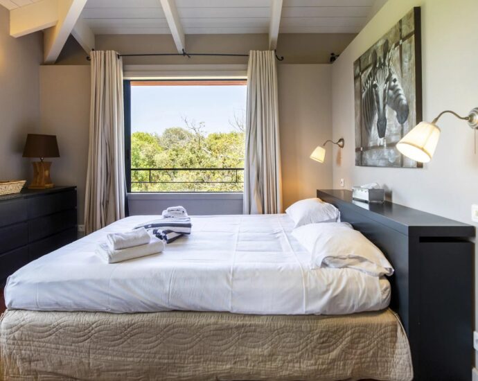 Porto Vecchio, Domaine de Cala Rossa, villa 6 chambres, piscine, vue mer, plage à pieds