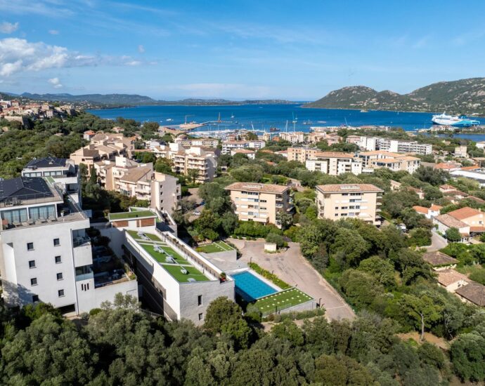 Porto-Vecchio, Appartement en duplex, 5 chambres, vue montagnes, piscine commune