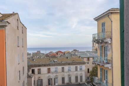 Bastia, Boulevard Paoli, 10-Room Apartment with 4 Bedrooms, Partial Sea View, Close to Beaches