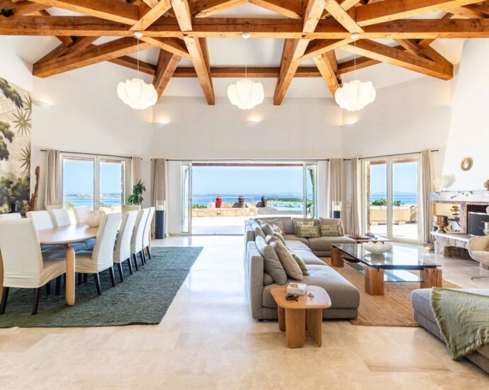 Bonifacio, Piantarella, 6-Bedroom Villa with Pool and Sea View, Beach Within Walking Distance