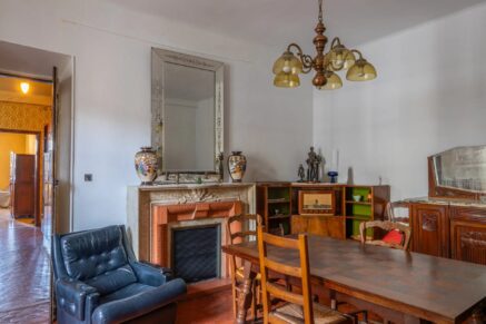 Bastia, Boulevard Paoli, 10-Room Apartment with 4 Bedrooms, Partial Sea View, Close to Beaches