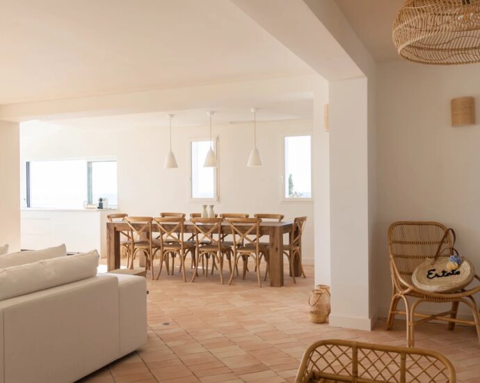 Sagone, Villa pieds dans l&rsquo;eau, 6 chambres, vue mer panoramique, accès plage à pied