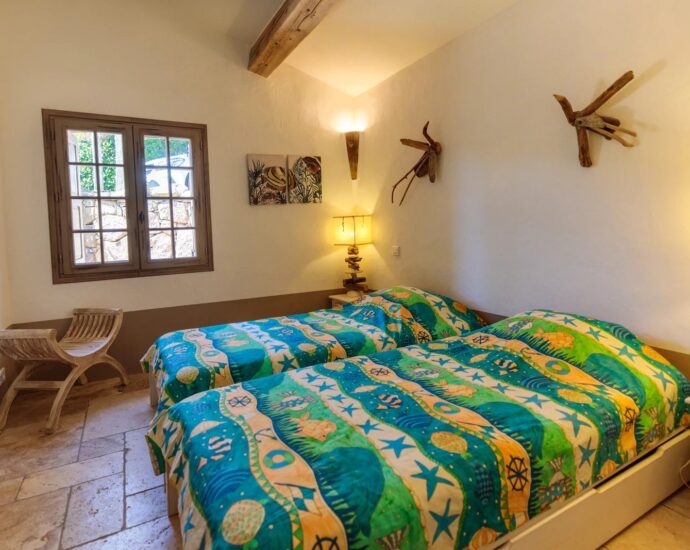 Porto-Vecchio, Palombaggia, sheepfold type villa, 3 bedrooms, pool, close to the beach