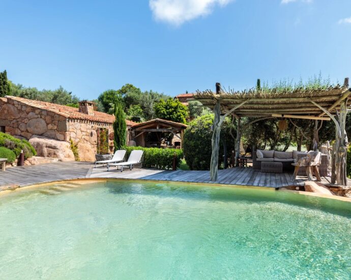 Porto-Vecchio, Palombaggia, sheepfold type villa, 3 bedrooms, pool, close to the beach