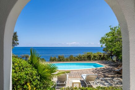 Erbalunga, Villa 6 chambres, pied dans l&rsquo;eau, vue mer panoramique, piscine