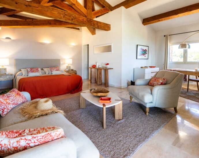 Bonifacio, Piantarella, 6-Bedroom Villa with Pool and Sea View, Beach Within Walking Distance