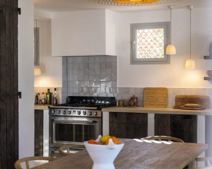 Porto-Vecchio, Domaine de Cala Rossa, villa pied dans l’eau, vue mer panoramique, 5 chambres, plage à pied