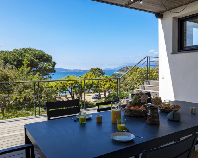 Porto-Vecchio, Domaine de Cala Rossa, villa 6 chambres, piscine et plage à pied, Villa Cala Rossa