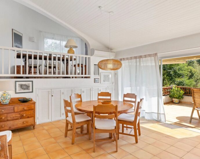 Porto Vecchio, Domaine de Cala Rossa, Villa 5 chambres, piscine chauffée, plage à pied