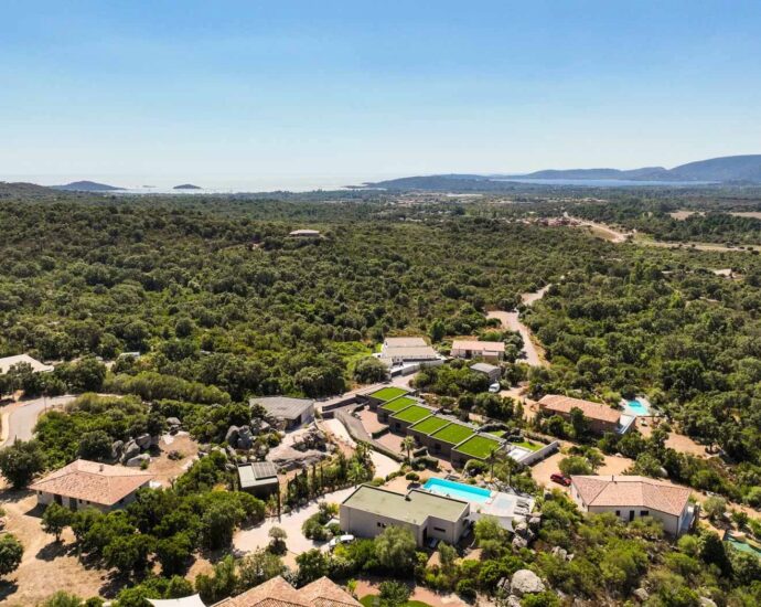Porto-Vecchio, Villa 4 chambres, Vue panoramique mer et montagnes, piscine chauffée, proche plages