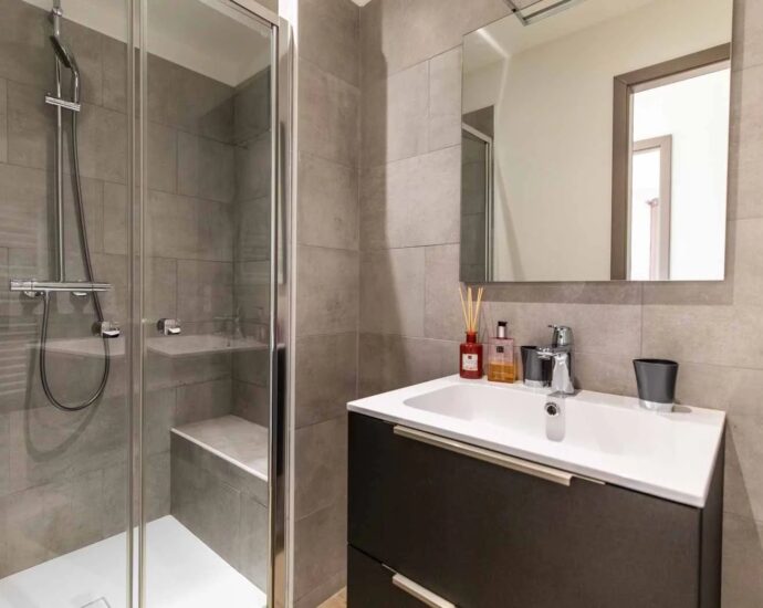 Porto-Vecchio, Villa 4 chambres, Vue panoramique mer et montagnes, piscine chauffée, proche plages