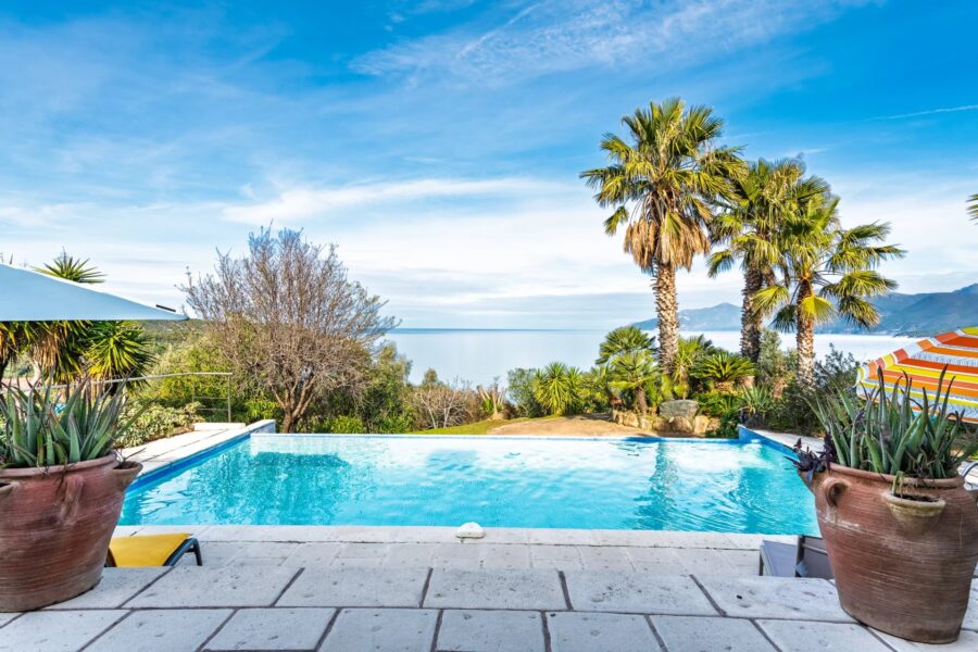 Saint-Florent, Villa vue mer panoramique, 4 chambres, appartement indépendant, piscine à débordement, proche plage