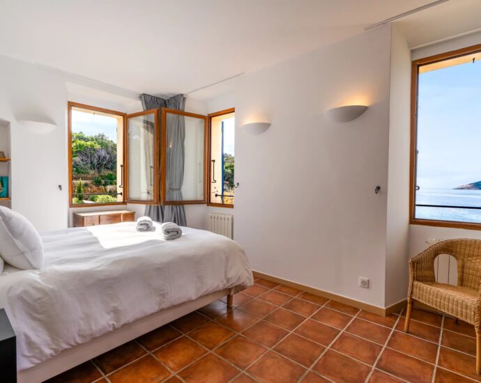 Galéria, Private Estate, Waterfront Villa, 8 Bedrooms, Panoramic Sea View, Heated Pool, Close to Calvi