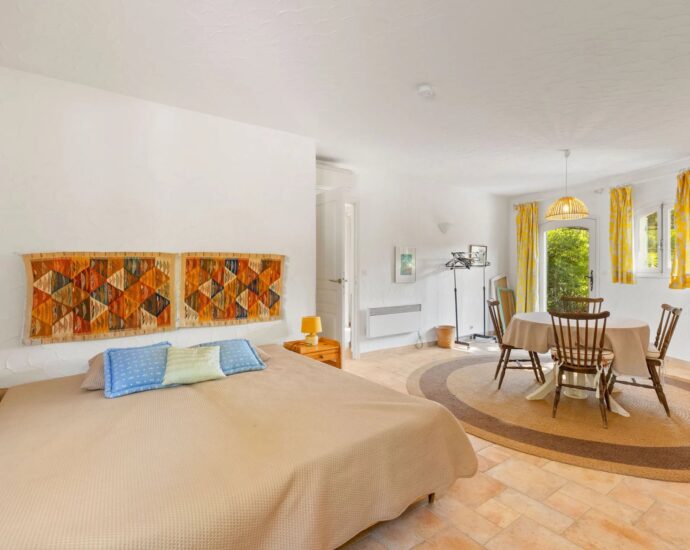 Porto Vecchio, Domaine de Cala Rossa, Villa 5 chambres, piscine chauffée, plage à pied