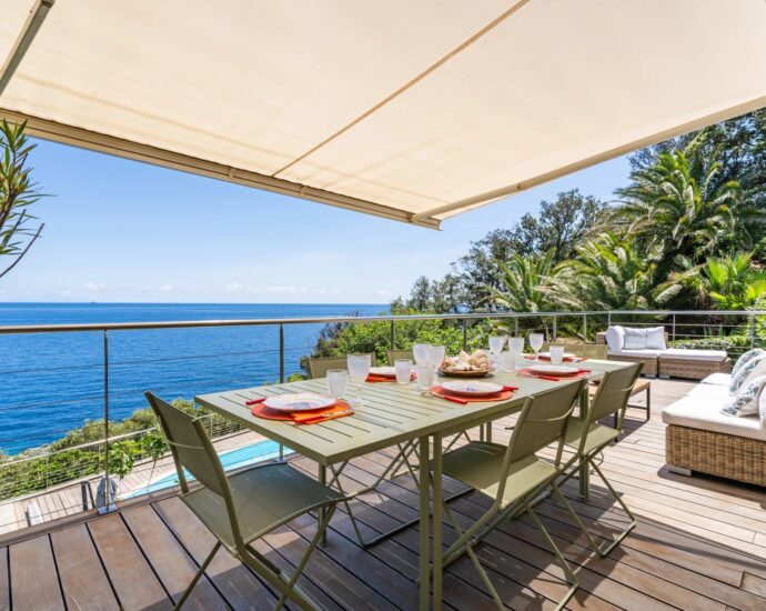 Erbalunga, Villa 6 chambres, pied dans l&rsquo;eau, vue mer panoramique, piscine