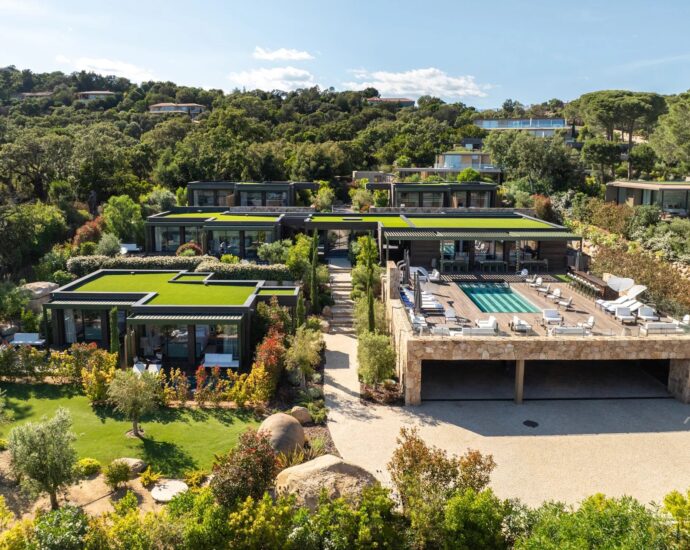 Caramontino, Villa-Hotel with Sea View, 8 Bedrooms with Private Pools, Swimming Pool, Walking Distance to the Beach