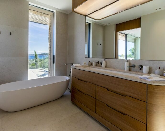 Caramontino, 7 bedroom villa, swimming pool, sea view, beach on foot