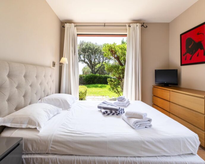 Porto Vecchio, Domaine de Cala Rossa, villa 6 chambres, piscine, vue mer, plage à pieds