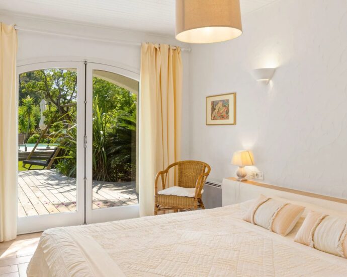 Porto Vecchio, Domaine de Cala Rossa, Villa 5 chambres, piscine chauffée, plage à pied