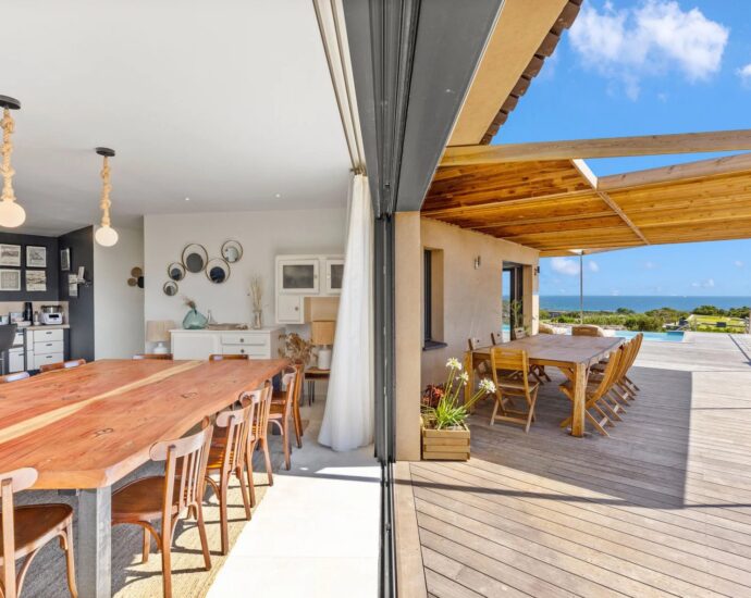 Pianottoli-Caldarello, Villa with Panoramic Sea Views, 7 Bedrooms, Pool, Jacuzzi, Walking Distance to the Beach