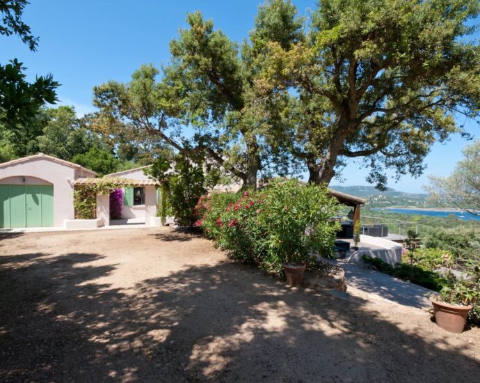 Porto-Vecchio, Villa vue mer panoramique, 4 chambres, piscine, proche plage