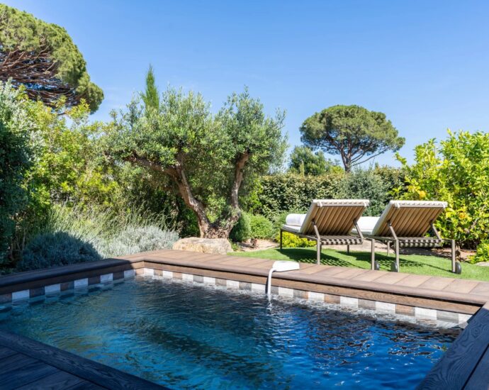 Caramontino, Villa-Hotel with Sea View, 8 Bedrooms with Private Pools, Swimming Pool, Walking Distance to the Beach