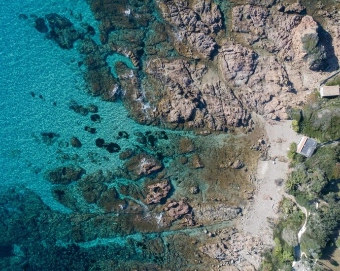 Sagone, Villa pieds dans l&rsquo;eau, 6 chambres, vue mer panoramique, accès plage à pied