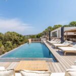 Caramontino, Private Arinella Estate, 6-Bedroom Villa, Pool, Jacuzzi, Mountain Views, Walking Distance to the Beach